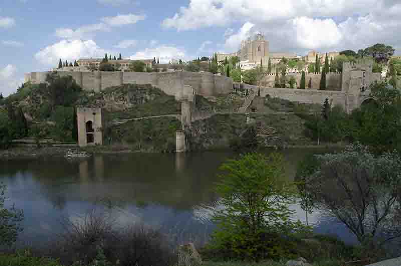 Toledo 099 - murallas y rio Tajo.jpg